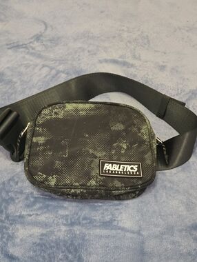 Fabletics Men's Black and Green Camouflage Belt Bag